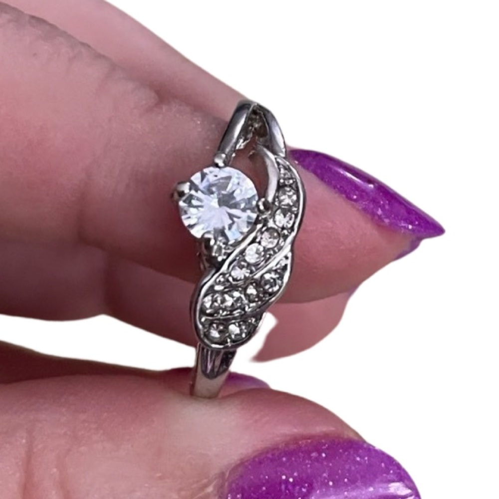 Clear Stone with Angel Wing Detail Ring - Picture 4 of 6
